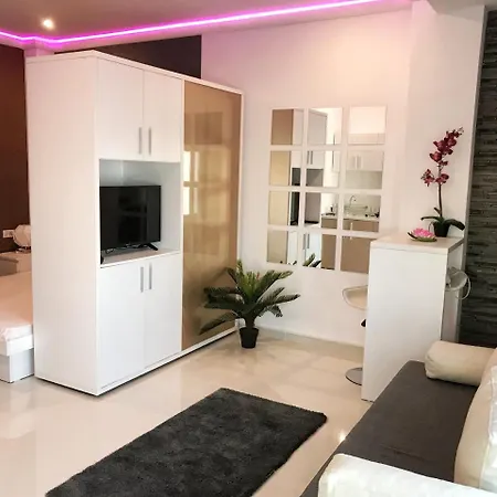 מלון דירות City Garden Black Sea 3*