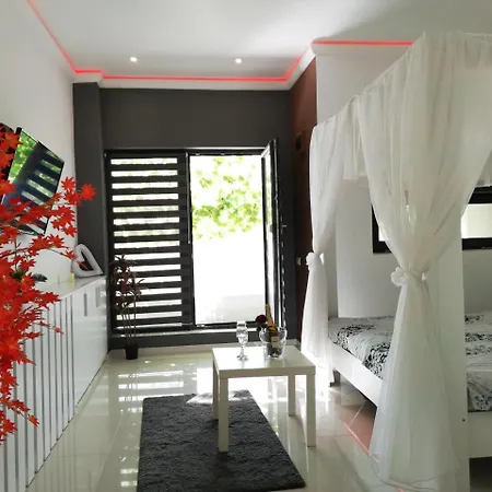 City Garden Black Sea מלון דירות 3*