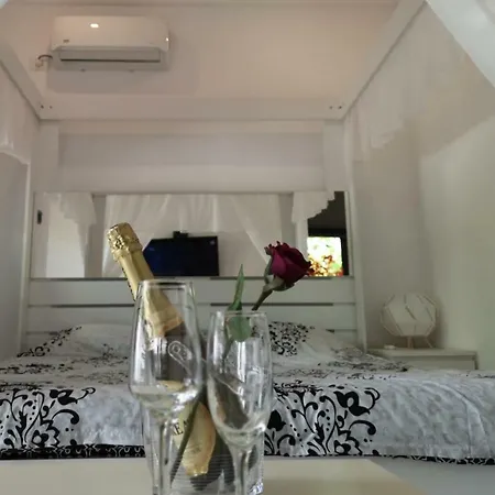 מלון דירות City Garden Black Sea 3*